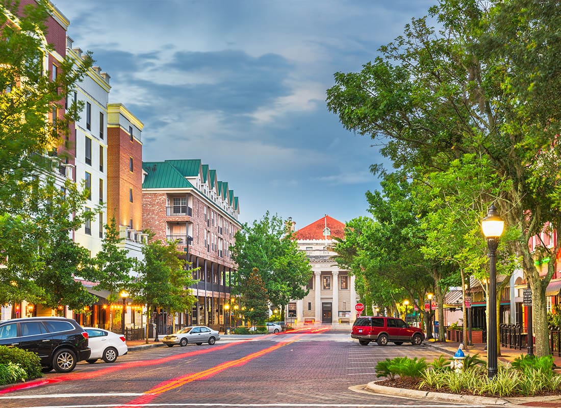Hinesville, GA - Downtown Main Street in a Small Town With Street Lights